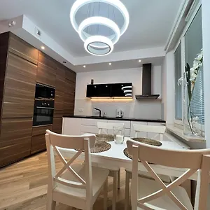 Big 6 People, 3 Rooms, Airport/mokotow Apartament