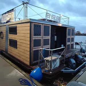 https://houseboat-water-king-apartament-pywajcy-dom-na-wodzie-7-os.hotelswroclaw.com