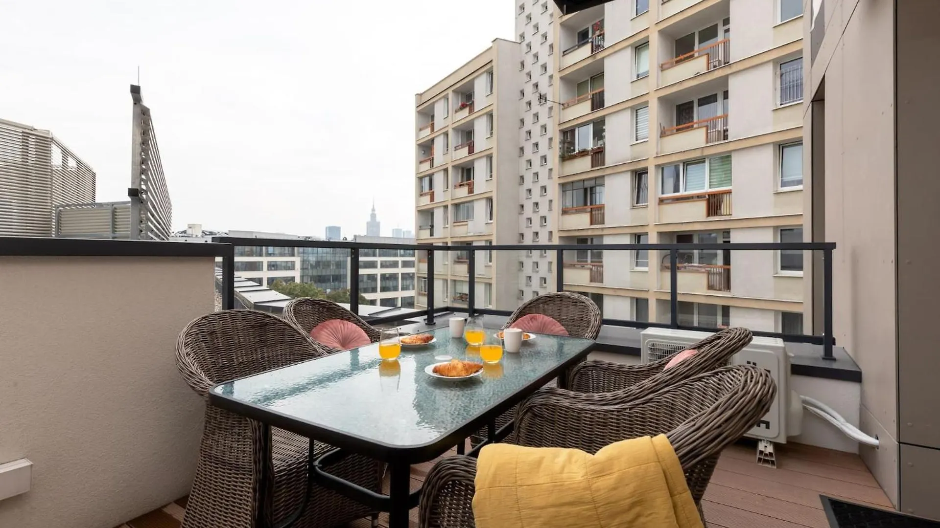 Apartment Aleja Solidarnosci 60B II By Noclegi Renters Warsaw
