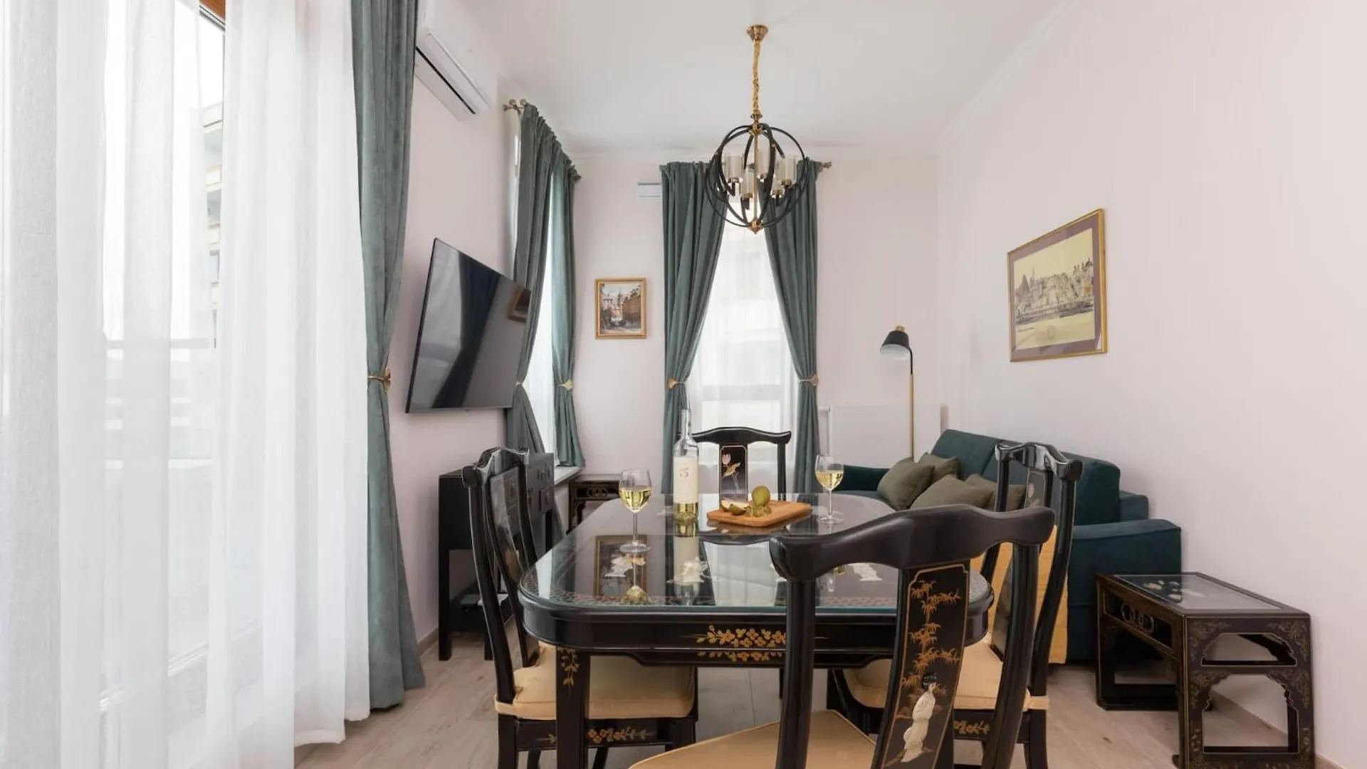 Apartment Aleja Solidarnosci 60B II By Noclegi Renters Warsaw Poland